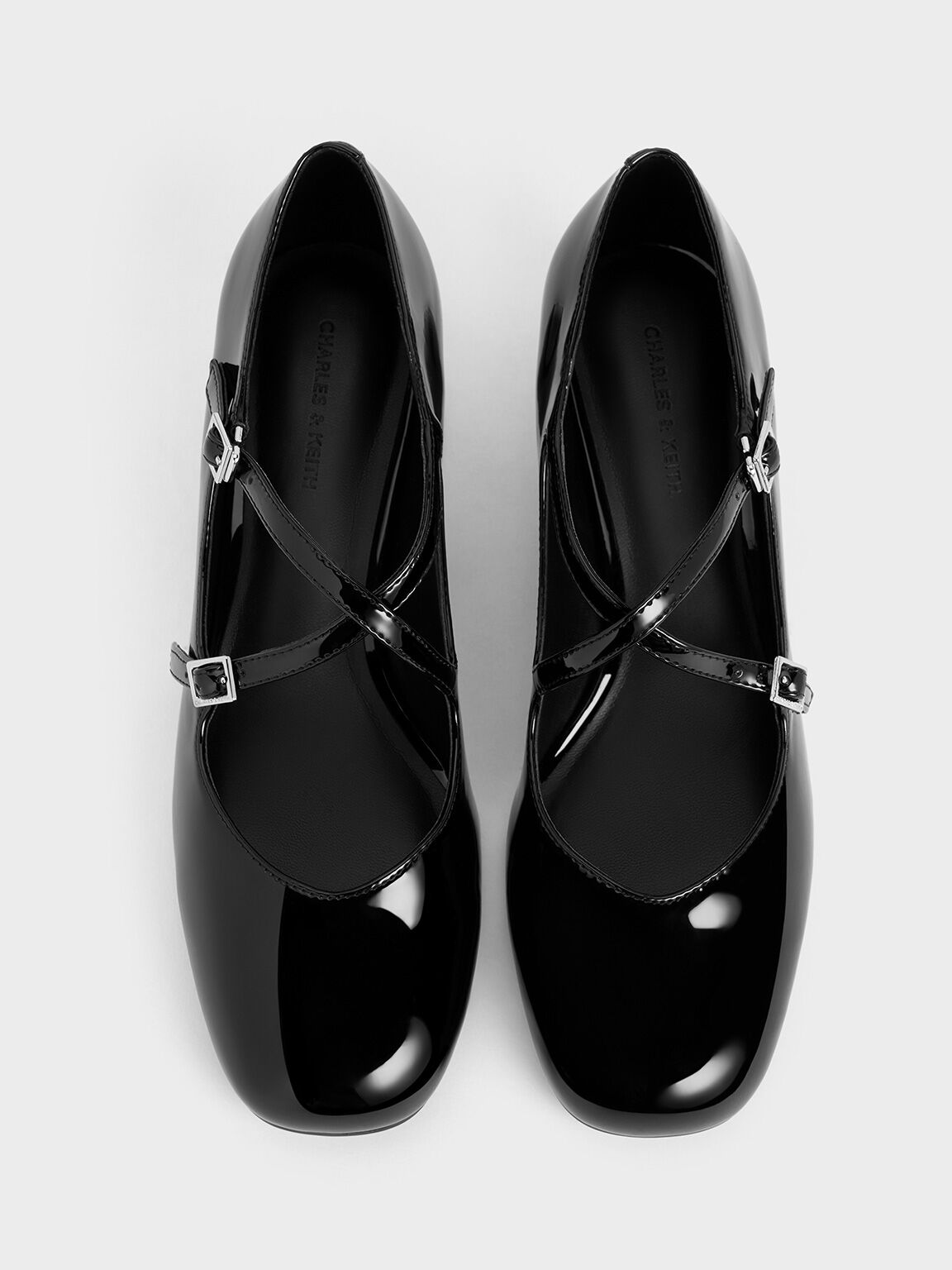 รองเท้าแมรี่เจนหนังแก้วเสริมส้นบล็อคดีไซน์สายคาดแบบไขว้, หนังแก้วสีดำ, hi-res