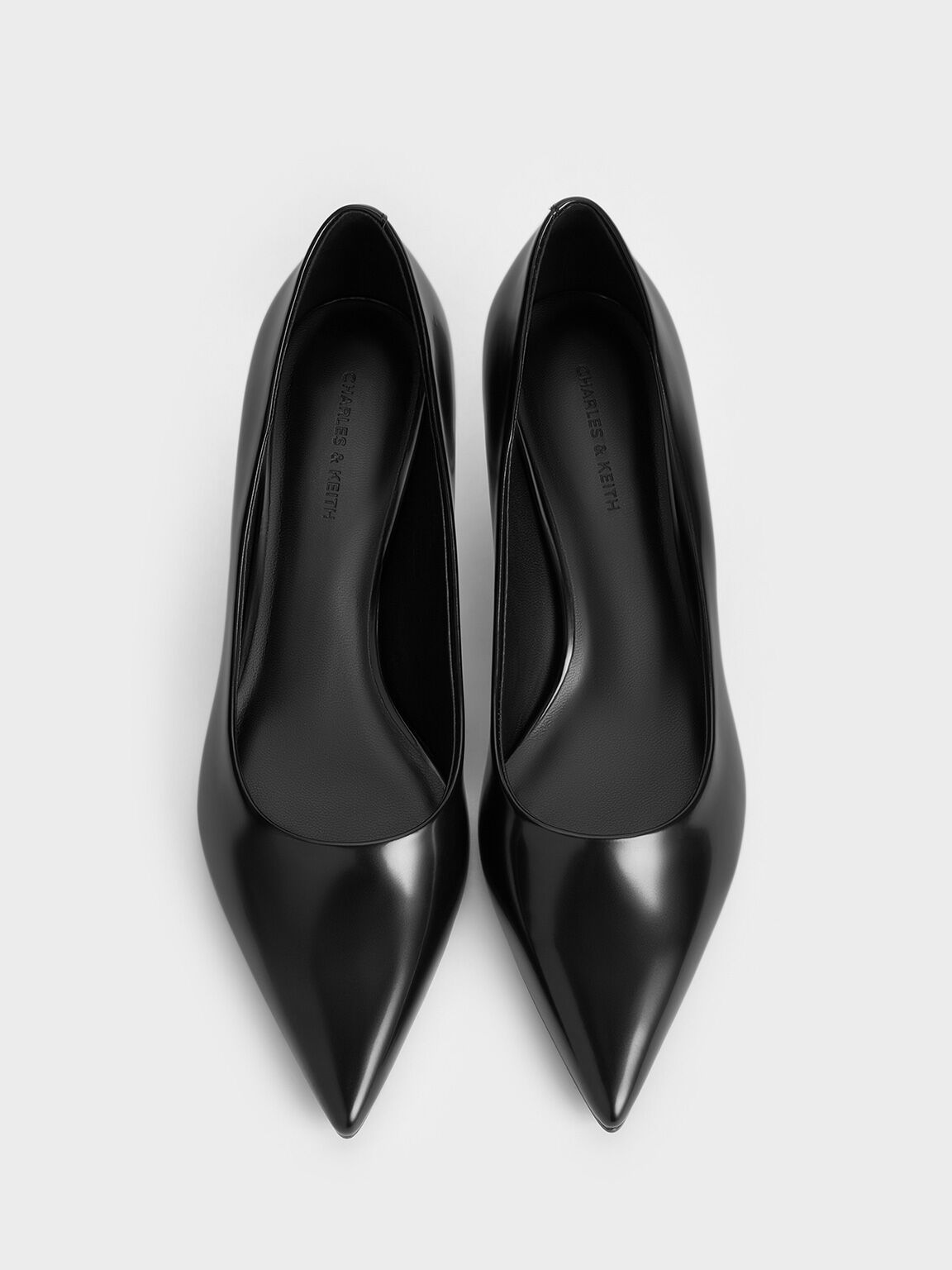 รองเท้าส้นเตี้ยแบบปิดส้นดีไซน์หัวรองเท้าแบบแหลม, หนังเงาสีดำ, hi-res
