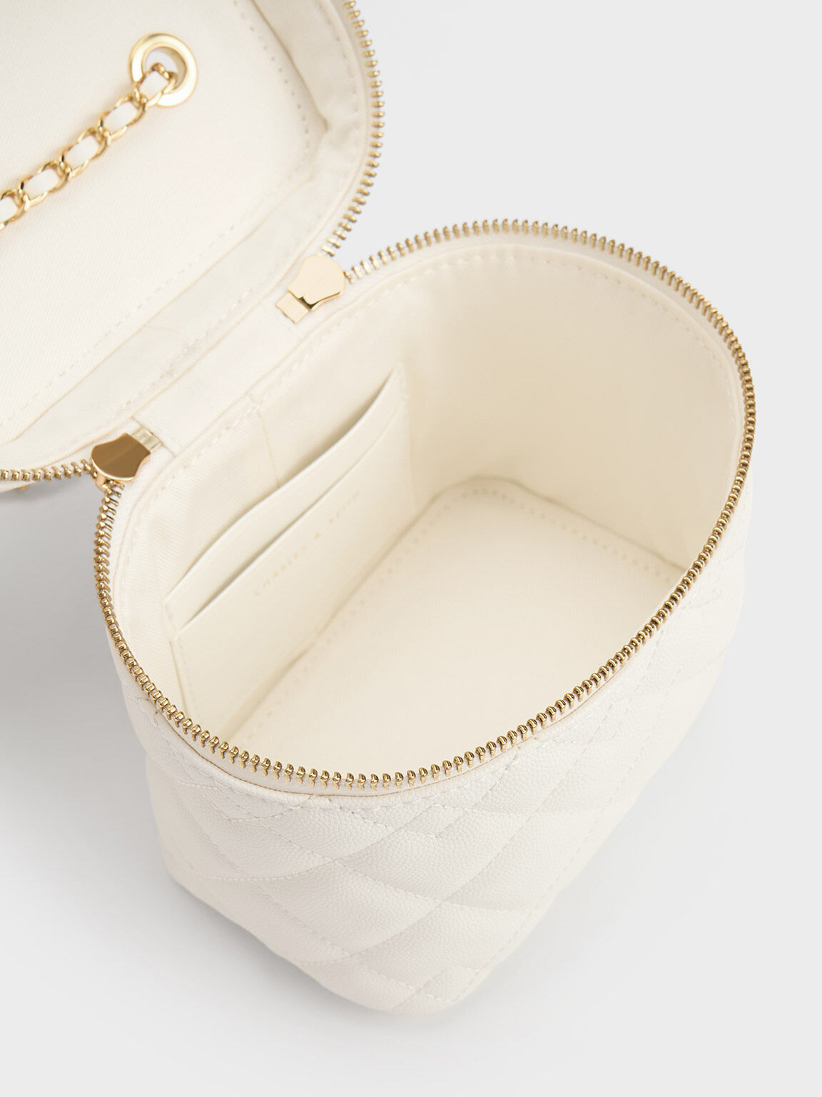 กระเป๋าสะพายข้างทรงกล่องดีไซน์ลายควิลท์รุ่น Nezu, สีขาว, hi-res