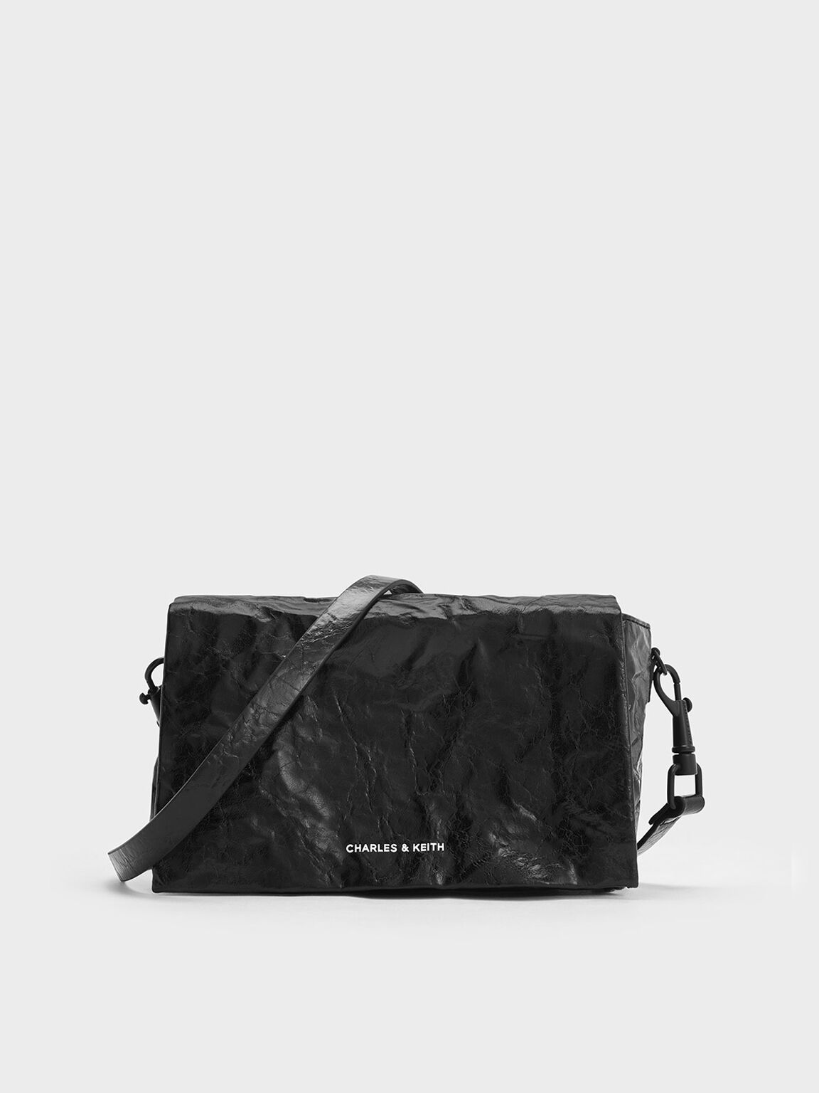 กระเป๋าสะพายข้างลายย่นรุ่น Matina, สีดำอะไหล่สีดำ, hi-res