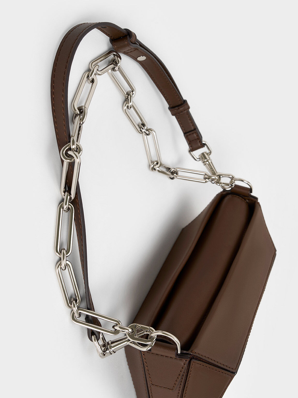 Nasrin Geometric Chain-Handle Shoulder Bag, สีดาร์คบราวน์, hi-res