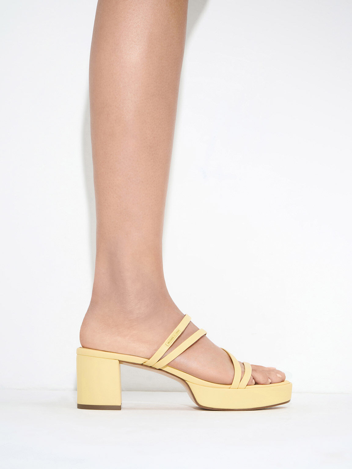 รองเท้าส้นบล็อคแบบเปิดส้นดีไซน์สายคาดแบบเส้น, สีเหลือง, hi-res