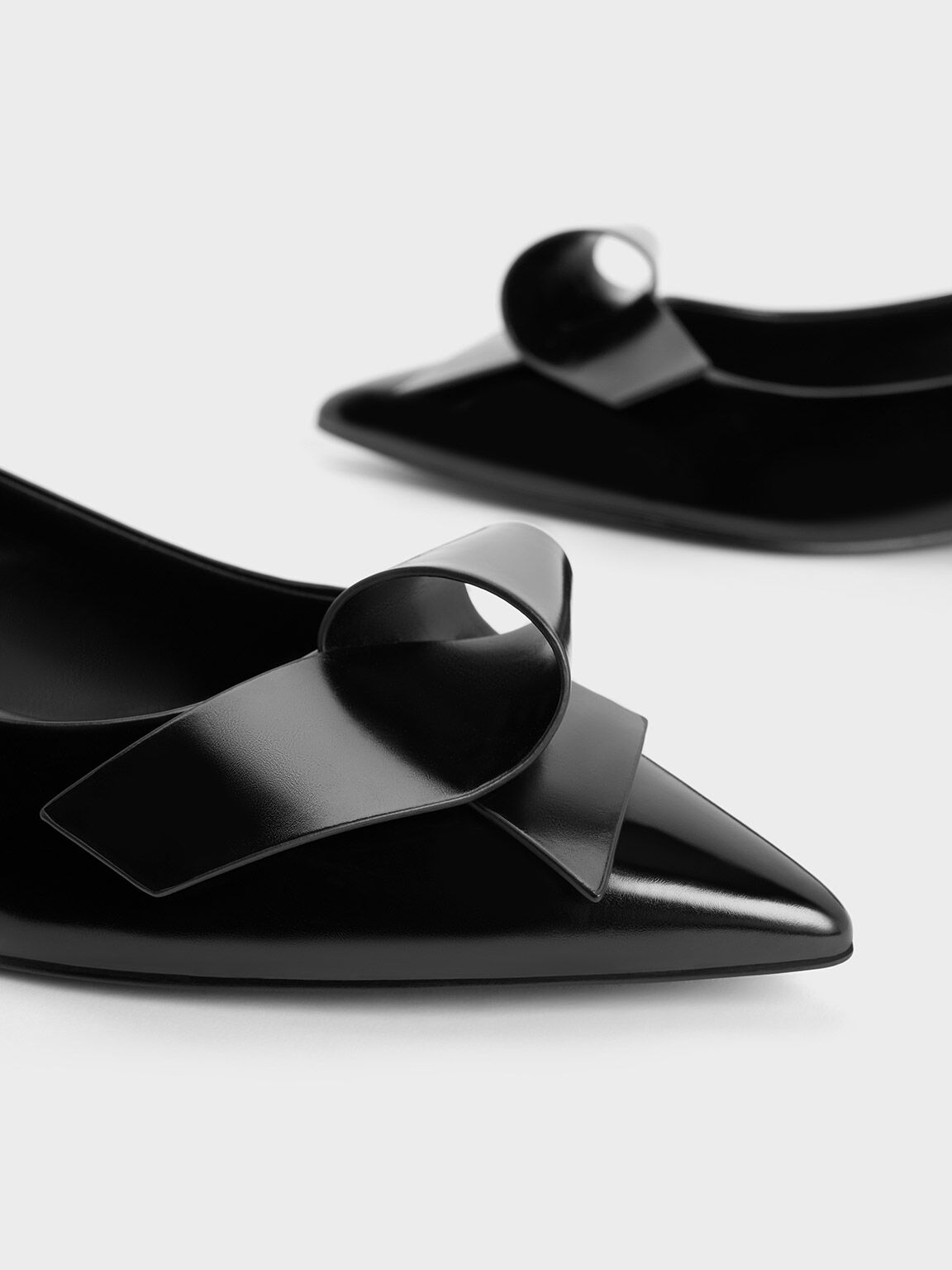 Sculptural Knot Pointed-Toe Flats, หนังเงาสีดำ, hi-res
