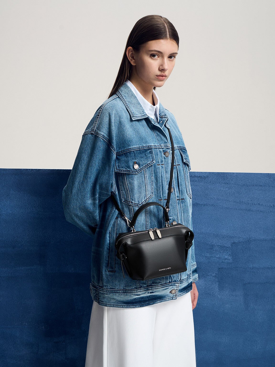 กระเป๋าถือแบบผูกปมพร้อมหูจับด้านบนรุ่น Aurelie, สีดำอะไหล่สีเงิน, hi-res