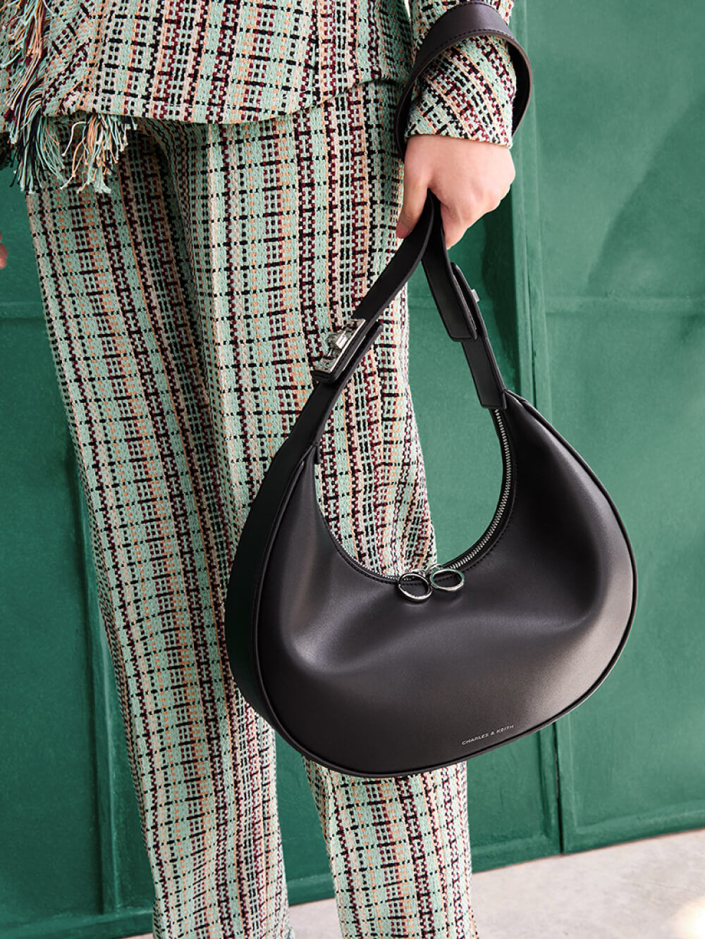 Women’s crescent hobo bag in noir - CHARLES & KEITH